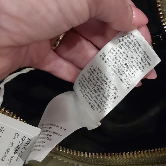 NWT GANNI Knot Hobo Bag in a kalamata green color contrasting pink Knot handle - Picture 13 of 13